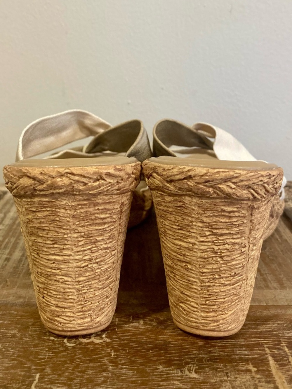 Sz 10 Wedge Sandals Italian  Shimmery Beige And Gold - Picture 5 of 13